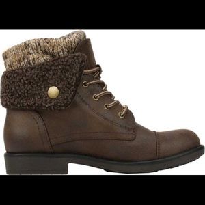 Cliffs By White Mountain Lace Up Boots